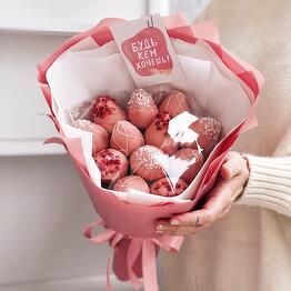 Bouquet of strawberries in chocolate "Marlin"