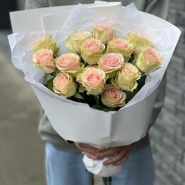 Bouquet of 15 delicate pink roses
