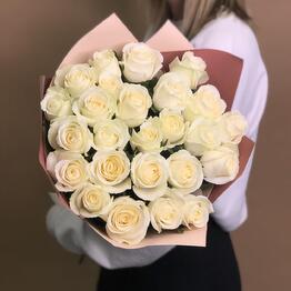 25 white roses