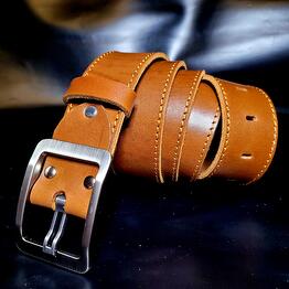 Genuine leather belt, handmade. Color: Cognac