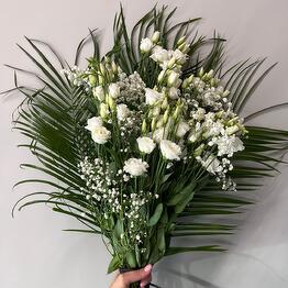 Ramo de luto con Eustoma y Gypsophila