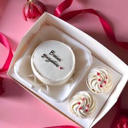 Conjunto de pastel de Bento + 2 cupcakes de vainilla de bayas con su diseño ️