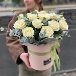 Composition of white roses