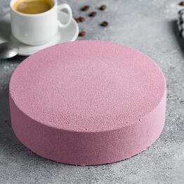 Pastel de mousse "Fresa-Lima-Albahaca"