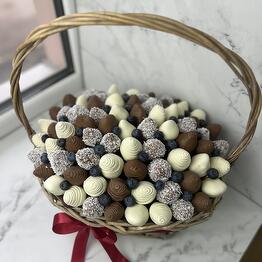 Daisy XL Chocolate-covered Strawberry Basket