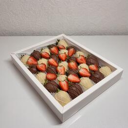 LiyaWithBerries