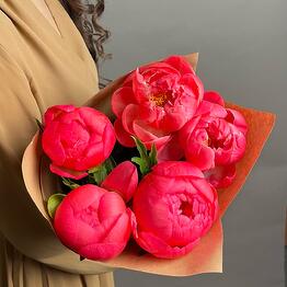 https://content2.flowwow-images.com/data/flowers/262x262/57/1684150990_62351557.jpg