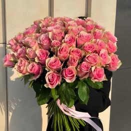 Розовые розы 61 штука