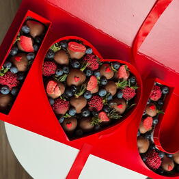 Клубника I love U на 14 февраля красный
