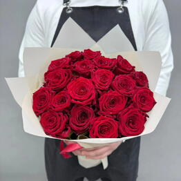 Розы красные 19шт в букете Flowerstorg N15