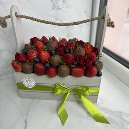 Chocolate-covered strawberry box Cascade M
