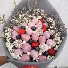 "Sakura tint", 🍓strawberry bouquet 🍓with berries