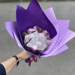Букет клубники в шоколаде 19 ягод Purple