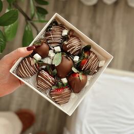 Клубника в шоколаде “Love&Choco”