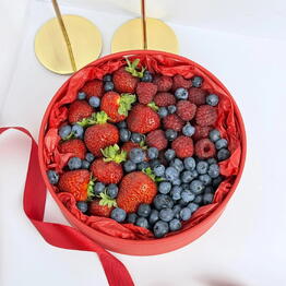 Студия Вкуса Клубника в шоколаде и цветы