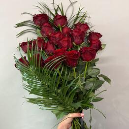 Траурный букет из красных Роз