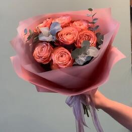 https://content2.flowwow-images.com/data/flowers/262x262/71/1717709201_16266071.jpg