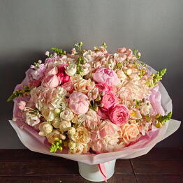 V Pole bouquet