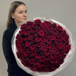 Букет из 101 бордовой розы