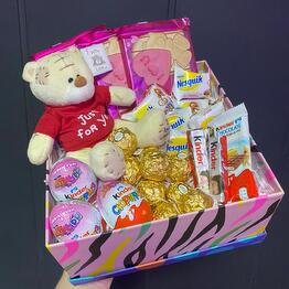 Dulces en una Caja con un oso