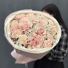 WOW-un Ramo de rosas francesas Rosadas y Dianthus cremoso (claveles)