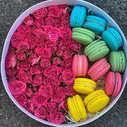 Macaroons and Bush roses in a box