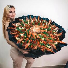 Ramo con cangrejo de Kamchatka y cangrejos de río