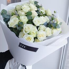 Букеты из белых цветов - купить с доставкой по Екатеринбургу | CvetkovVille