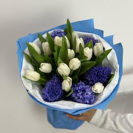 White tulips and hyacinth
