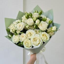 Букет-комплимент из белых кустовых роз Беларусь🐰