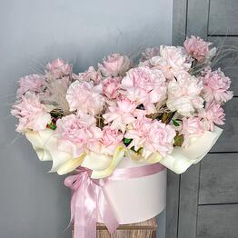 ✅ 101 roses in a box