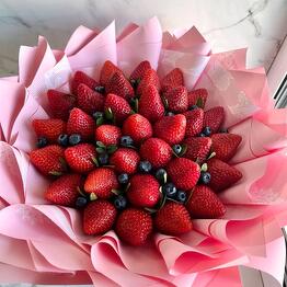 Amalfi S Strawberry Bouquet