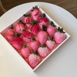 Клубника в шоколаде Pink