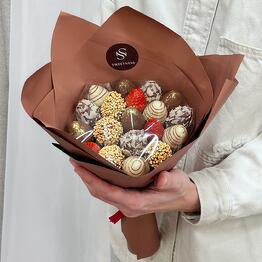 Клубника в шоколаде букет Gold 19 ягод