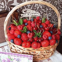 Клубничная корзинка "Красная шапочка"
