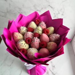 Bouquet of strawberries in chocolate Calypso mini
