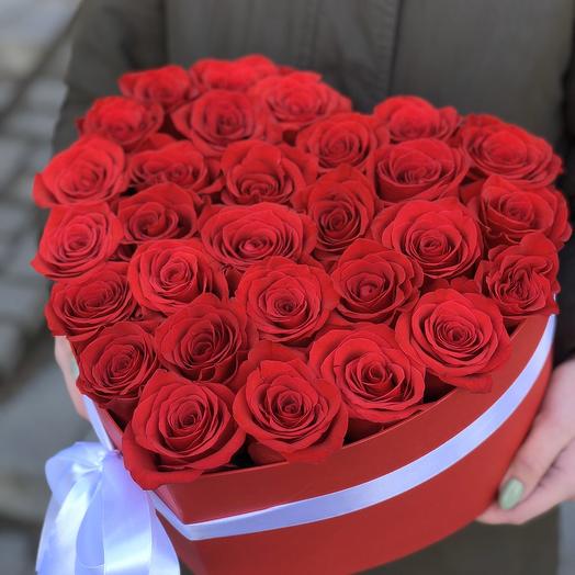 Коробка сердце Страсть из 29 красных роз