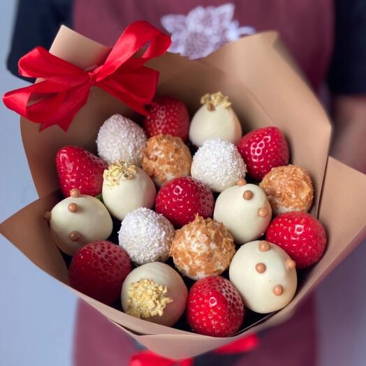 Bouquet of strawberries in chocolate Klubnika Bar gift