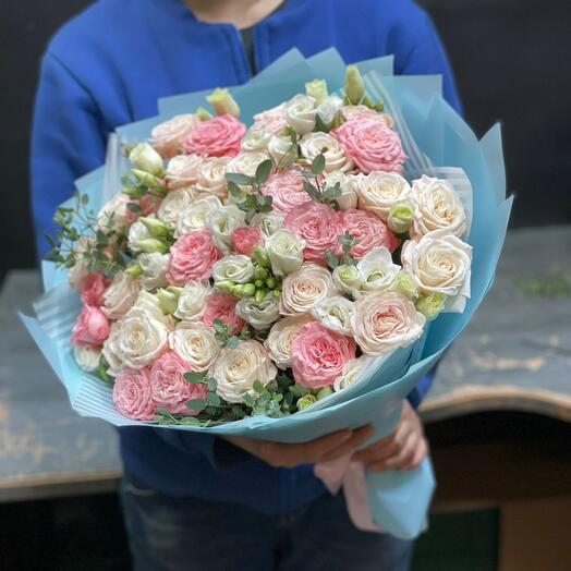 Tenderness 💖 of peony-shaped roses and eustoma