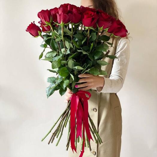 15 бордовых роз
