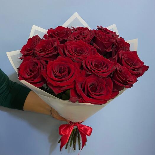 Bouquet of 15 Premium scarlet roses