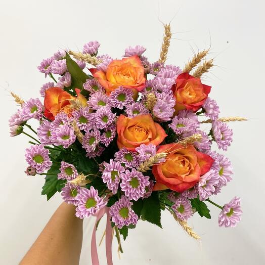 Bouquet of chrysanthemums with roses