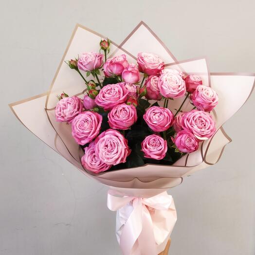 Ramo de rosas de peonía arbustiva