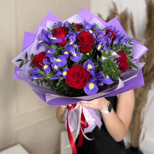 Iris con rosas rojas🌹