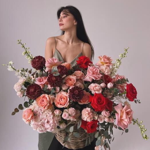 Composition in a basket with peony roses, hydrangeas and eucalyptus "AUTUMN CHIC"