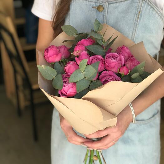 Букет из кустовой пионовидной розы