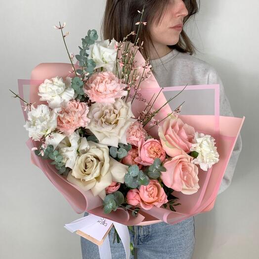 Букет «Весенний Париж» от XOFLOWERS