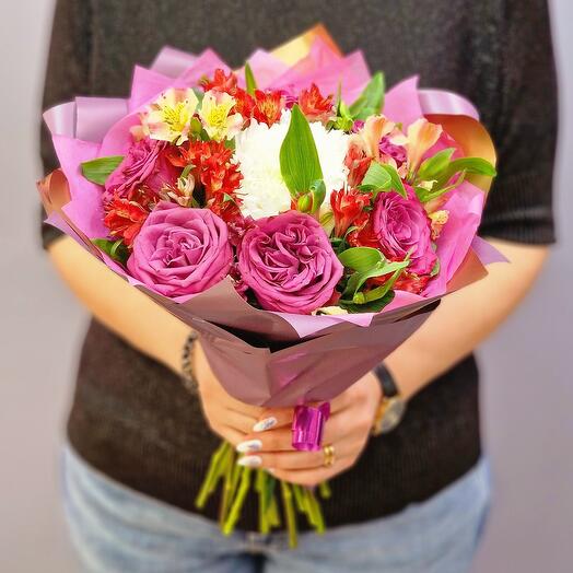 Bouquet of roses and alstroemeria