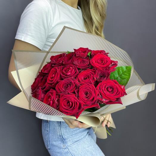 Bouquet of 19 roses in designer packaging