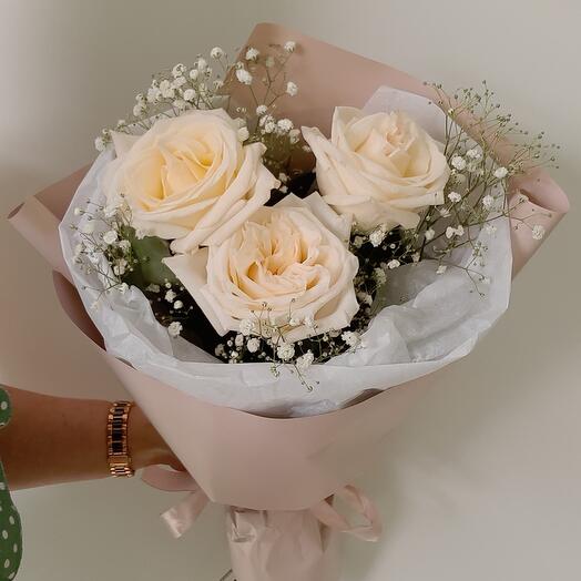 Rosas peonías de clase Premium y gypsophila aérea
